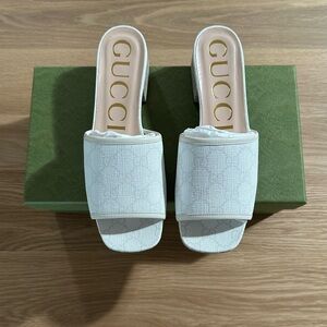 Gucci GG Supreme Canvas Slide Sandal (White, size 38)